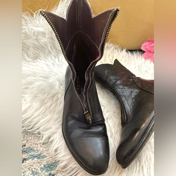 EVERYBODY by BZ MODA black leather zip front ankle boots 7.5 - Picture 5 of 8